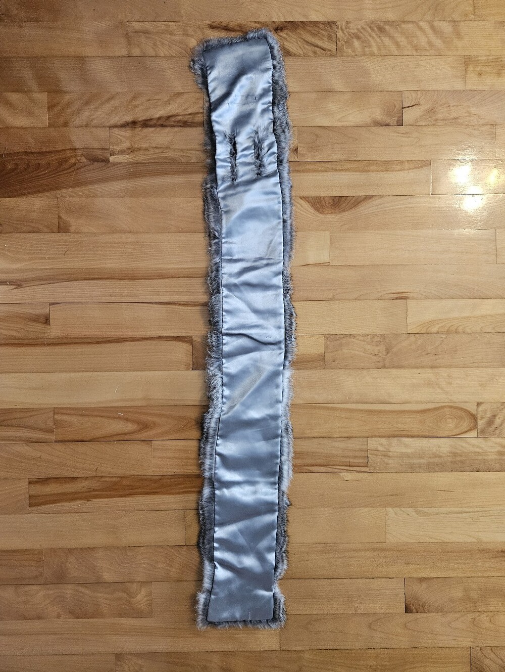 Exquisitely Soft Silver-Grey Real Fur Scarf Approx 38" Long x 5.5" Wide - Picture 14 of 16